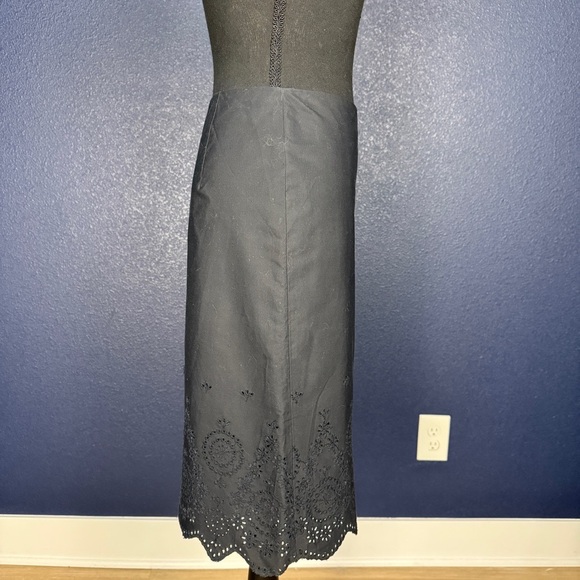 Banana Republic Black Pencil Skirt with Eyelet Embroidery, Size 0 - Picture 5 of 10